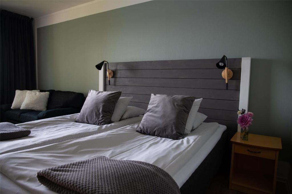 Postel nebo postele na pokoji v ubytování Hotel Ullinge