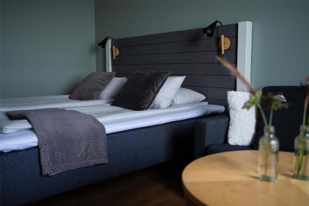 Postel nebo postele na pokoji v ubytování Hotel Ullinge