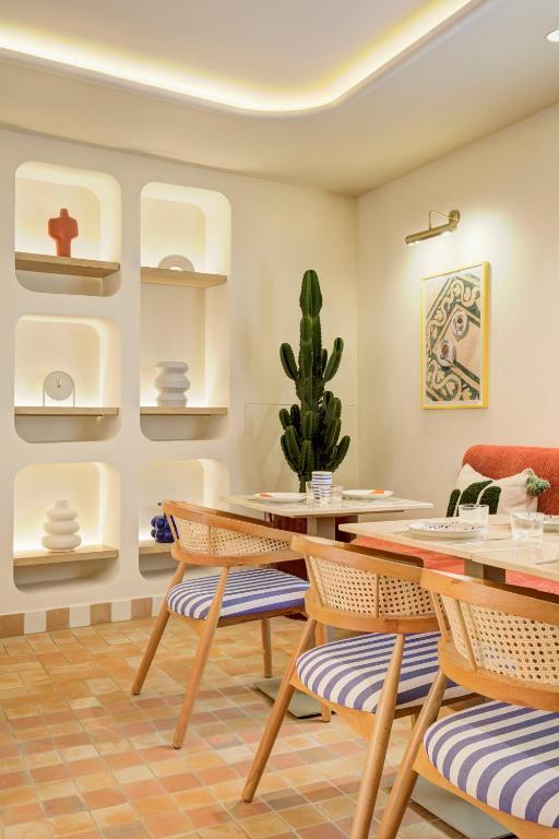 a dining room with a table and chairs at Hôtel Gabriel in Menton
