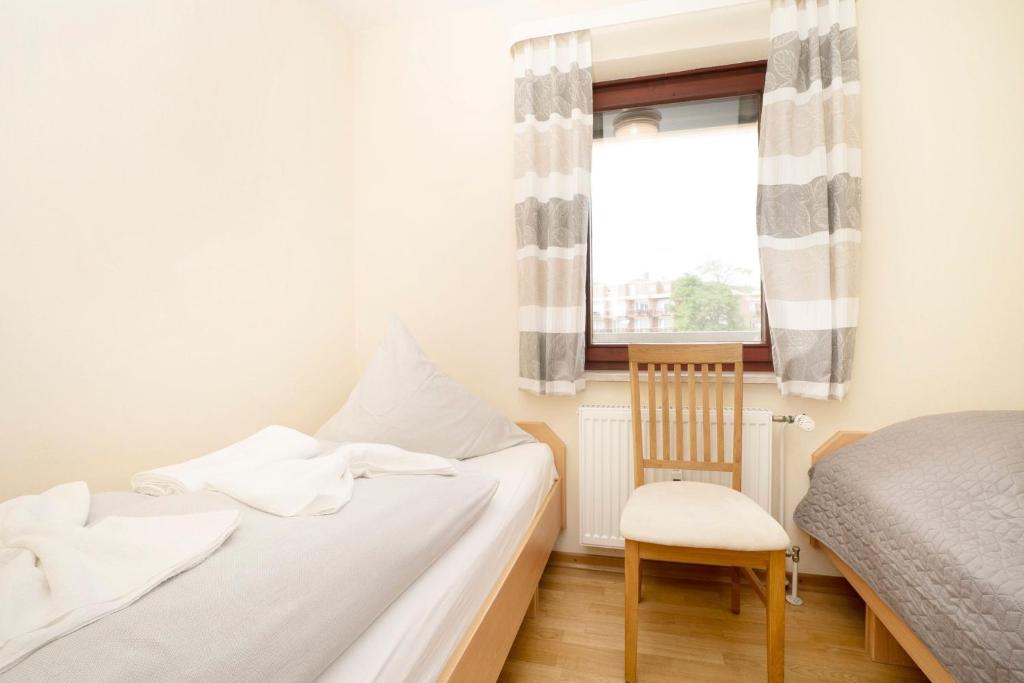 Postel nebo postele na pokoji v ubytování Grömitz Center 313 Am Strande