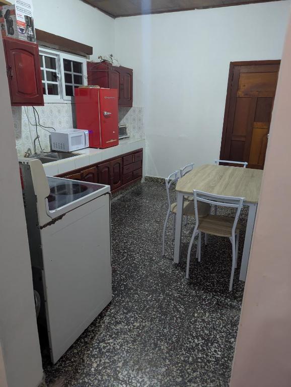 Kuchyň nebo kuchyňský kout v ubytování 2 cuadras del parque central de Danlí Apartamento completo