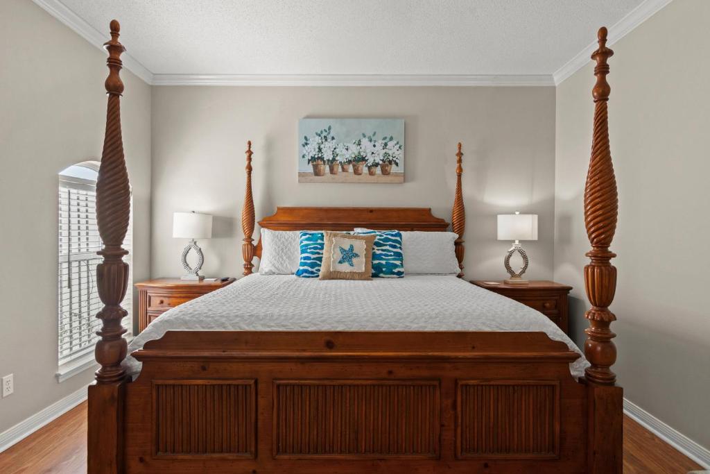 Ein Bett oder Betten in einem Zimmer der Unterkunft Sweet &#39;N Salty Private Gated Beach Heated Pool