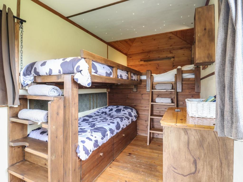 Buttercup Cow Shed 3 2