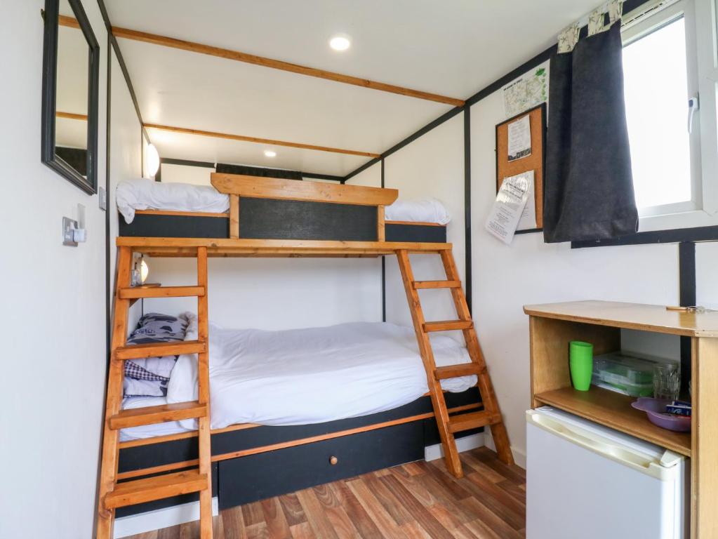 Bluebelle Cow Shed 5 7