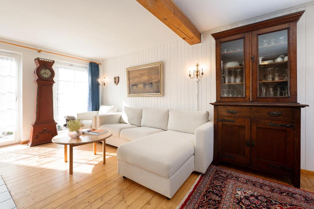 a living room with a couch and a table at Ferienhaus Seepferdchen in Fehmarn