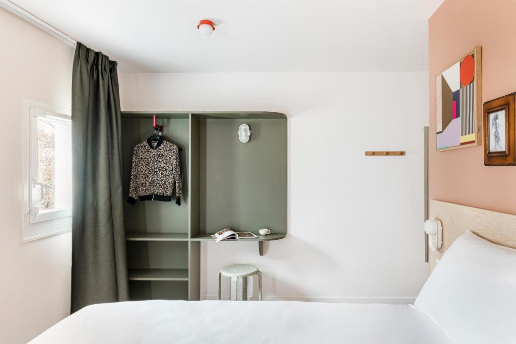 Postel nebo postele na pokoji v ubytování greet Hôtel Prévessin Genève Aéroport