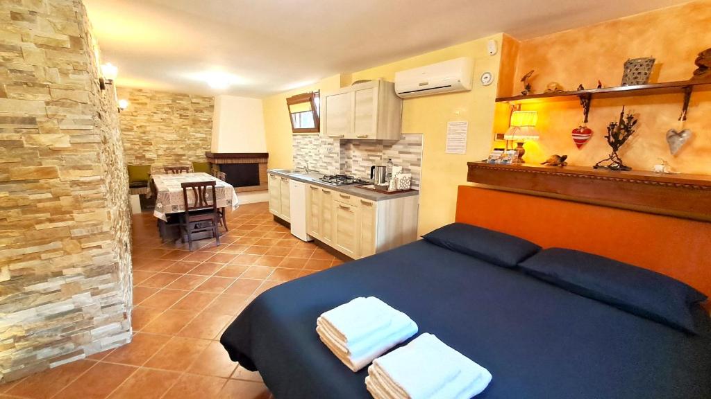 A kitchen or kitchenette at Alloggio Gladiolo