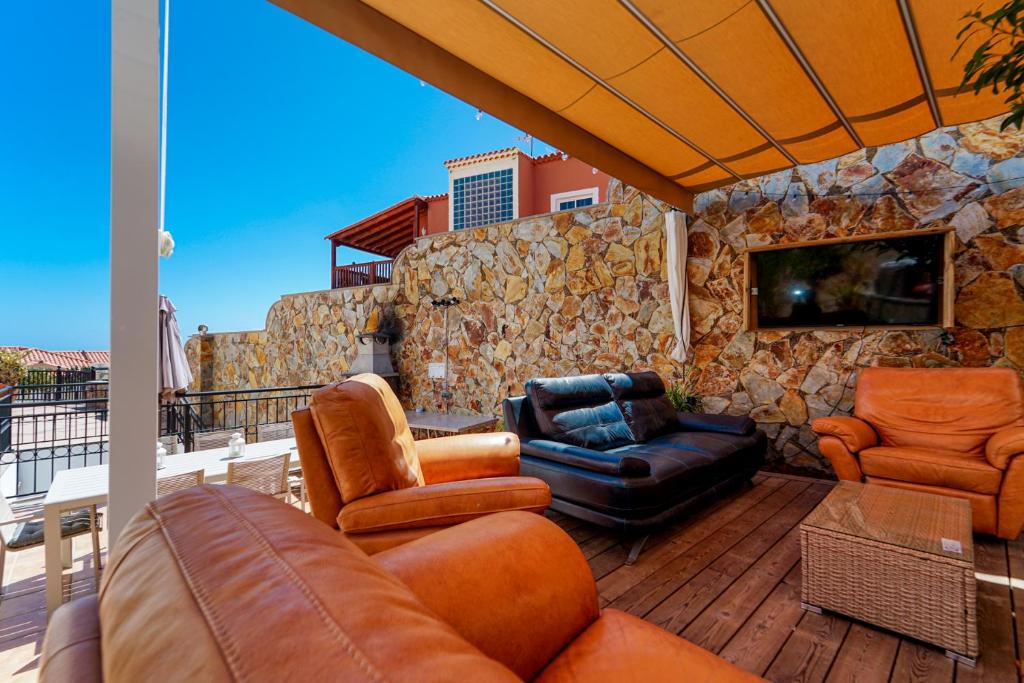 Posezení v ubytování Villa Magnificent 5-star with sea view, jacuzzi and pool