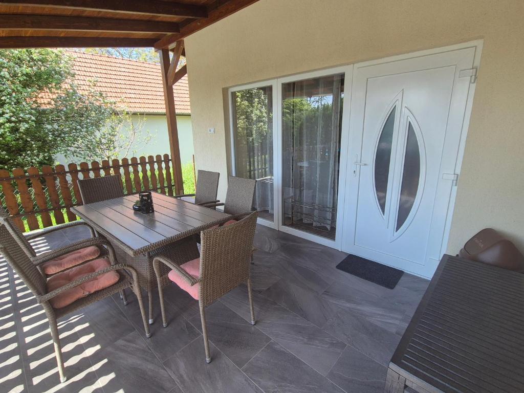Balkon lub taras w obiekcie Sinka Vendégház