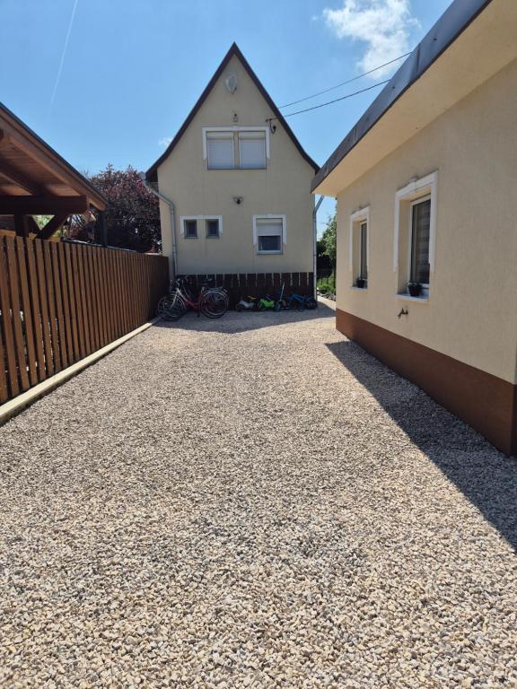 Budynek, w którym mieści się apartament