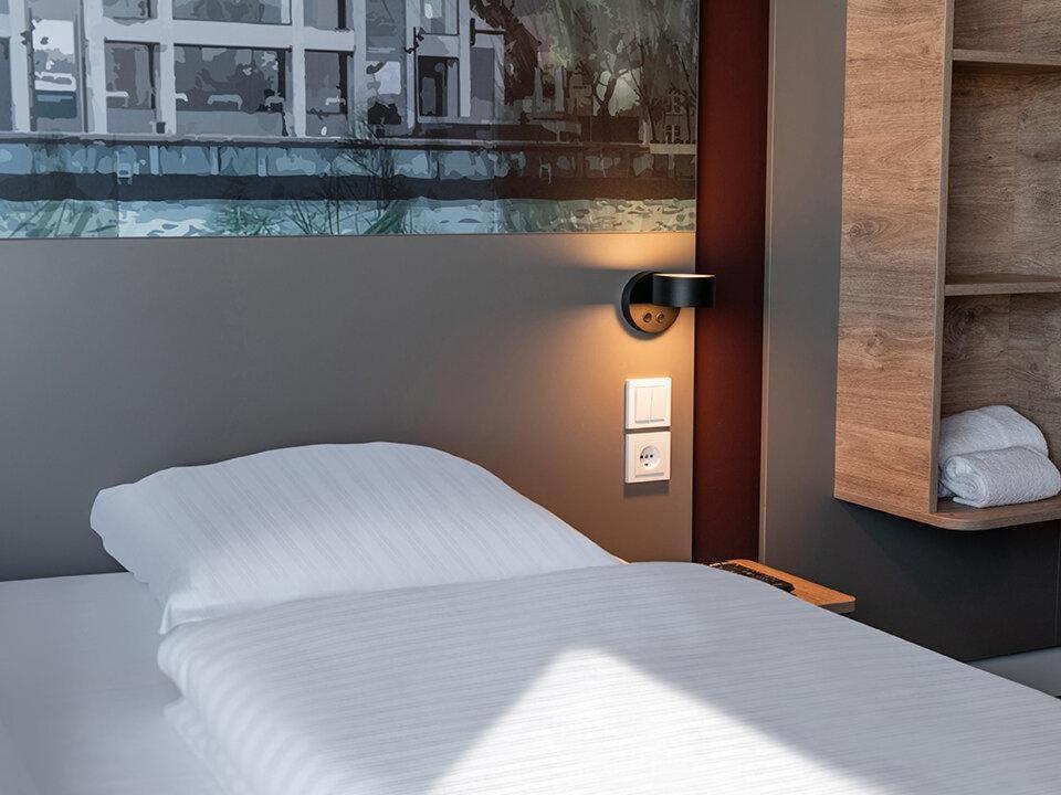 Postel nebo postele na pokoji v ubytování B&B HOTEL Aalborg