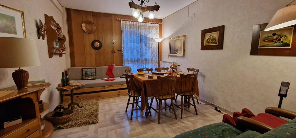 Un lugar para sentarse en Rifugio dei Pini