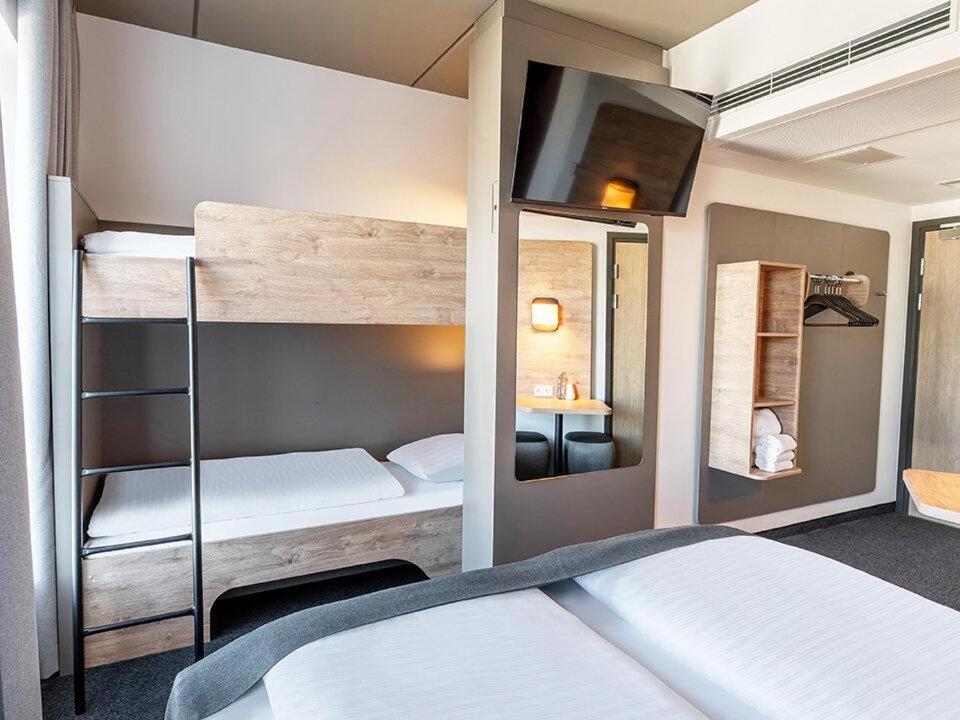 Postel nebo postele na pokoji v ubytování B&B HOTEL Aalborg