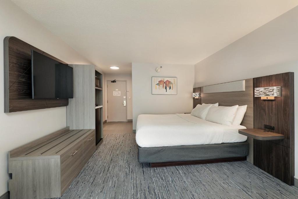 Holiday Inn Express Hotel & Suites Milwaukee-New Berlin by IHG - Habitación Estándar King