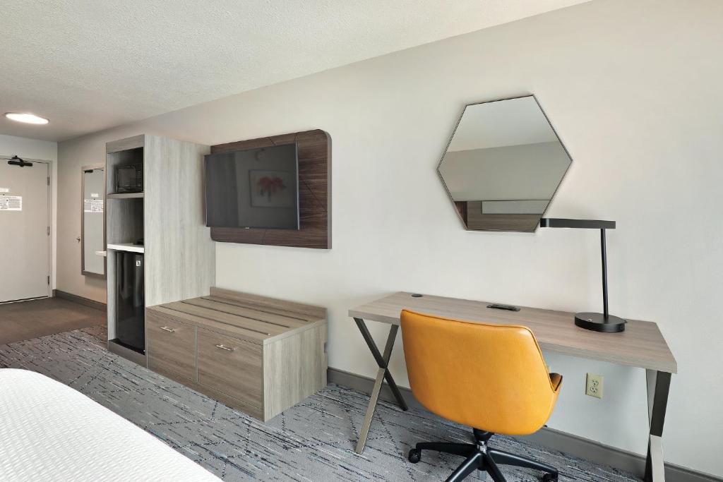Holiday Inn Express Hotel & Suites Milwaukee-New Berlin by IHG - Habitación Estándar