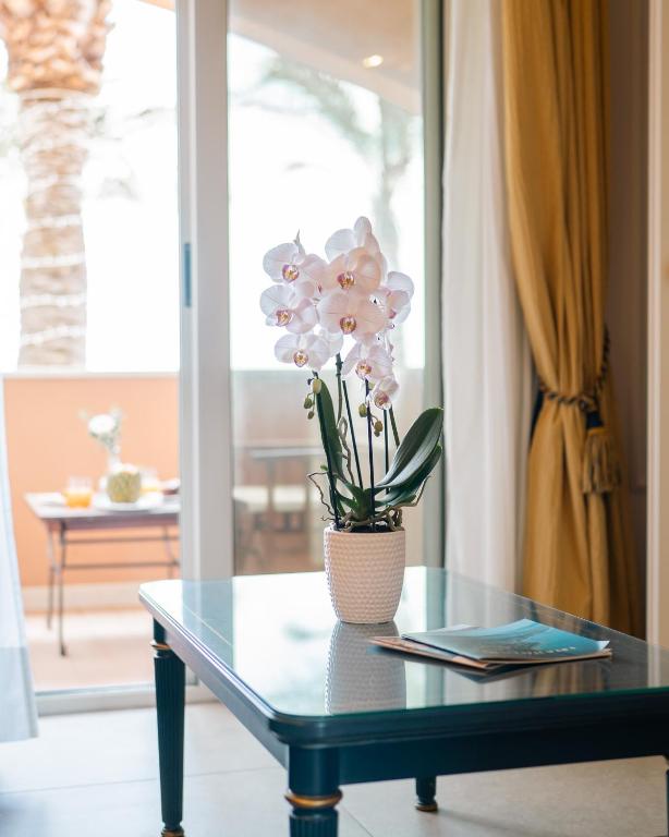 Altafiumara Resort & Spa - Suite Con Vistas Al Jardín