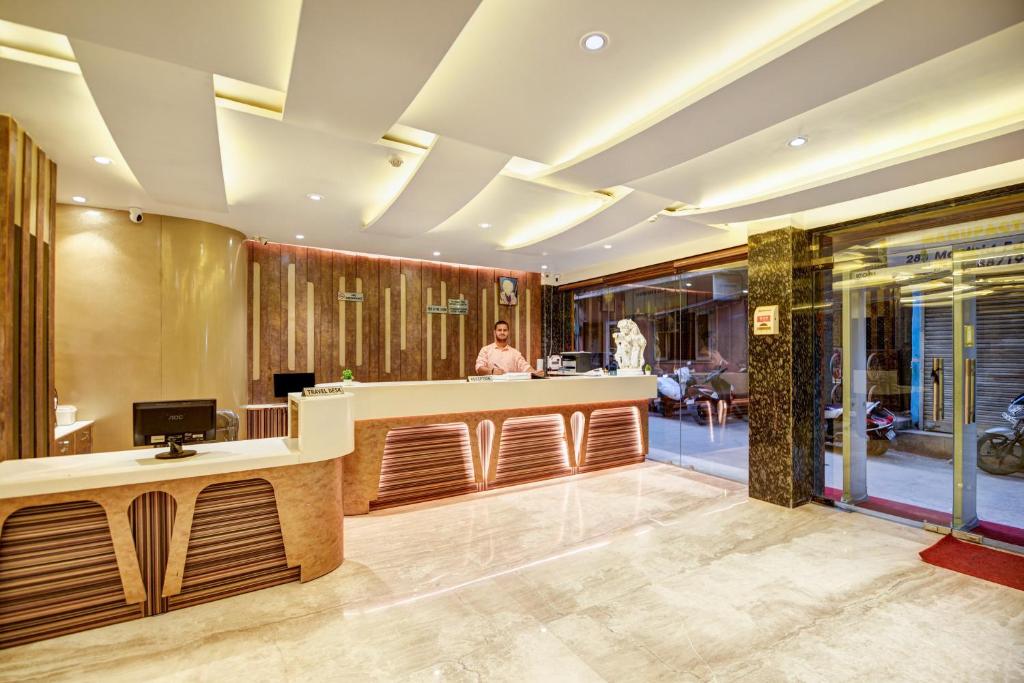 Posezení v ubytování The York Legacy Hotel - 2 Minutes Walk From New Delhi Railway Station