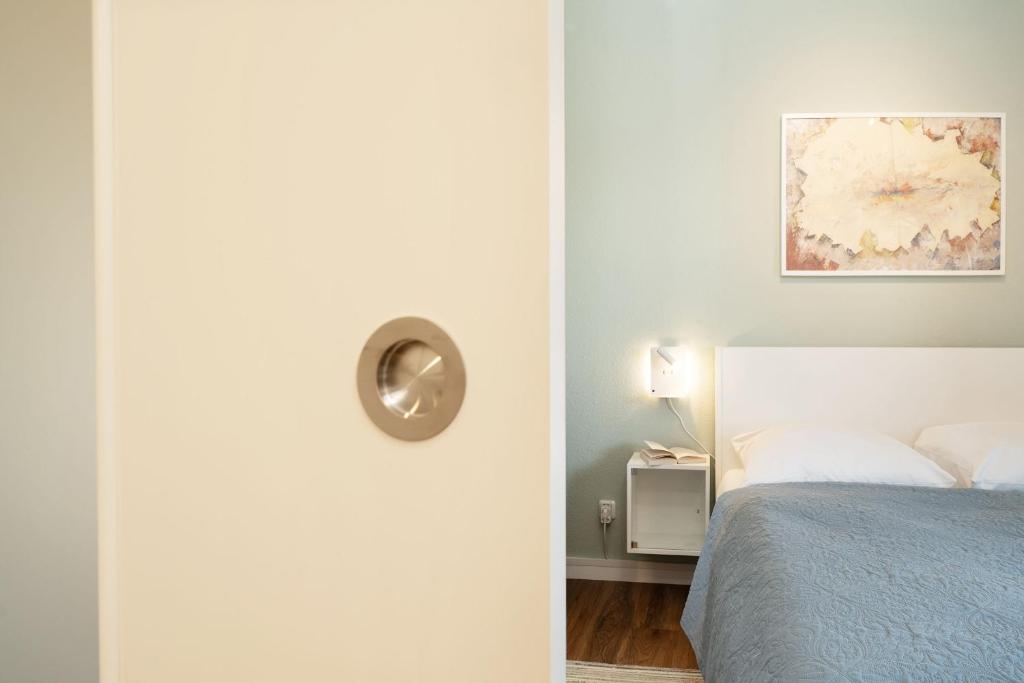 Postel nebo postele na pokoji v ubytování Seeschlösschen Wohnung 524