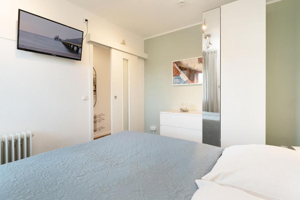 Postel nebo postele na pokoji v ubytování Seeschlösschen Wohnung 524