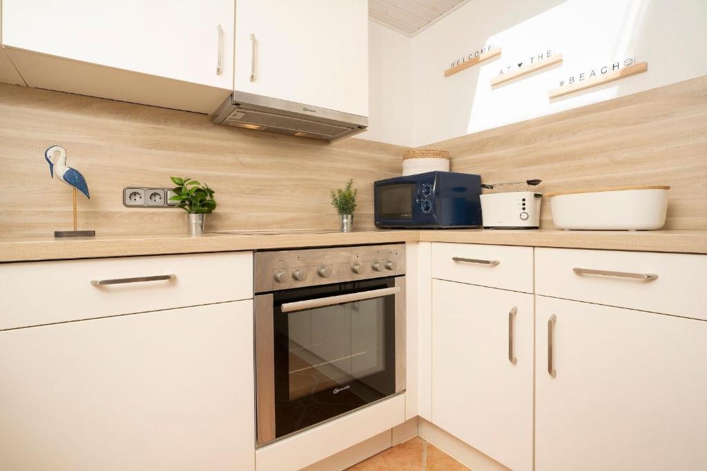 Kuchyň nebo kuchyňský kout v ubytování Dünenbungalow