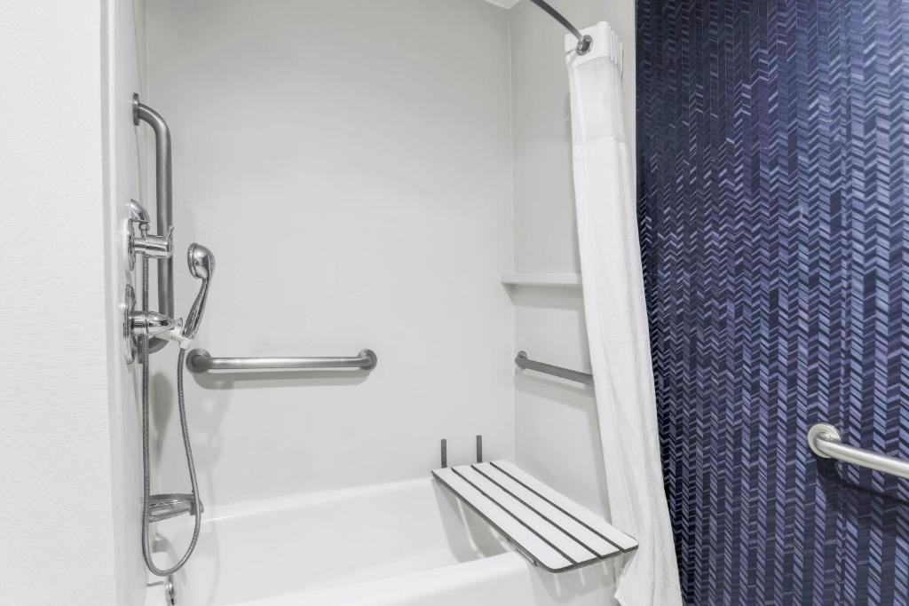 Fairfield Inn and Suites by Marriott San Jose Airport photo