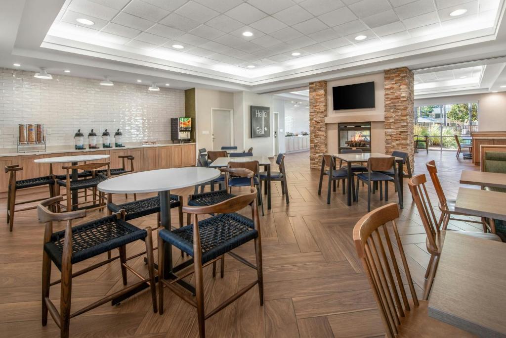 Fairfield Inn and Suites by Marriott San Jose Airport photo