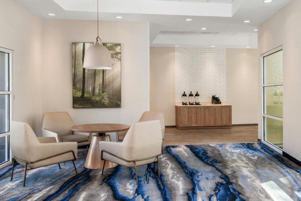 Fairfield Inn and Suites by Marriott San Jose Airport photo