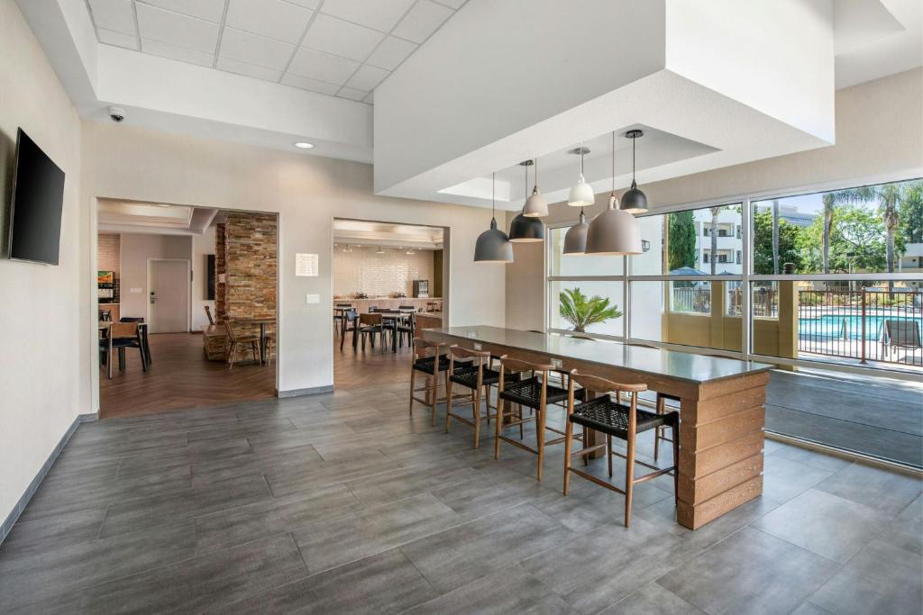 Fairfield Inn and Suites by Marriott San Jose Airport photo
