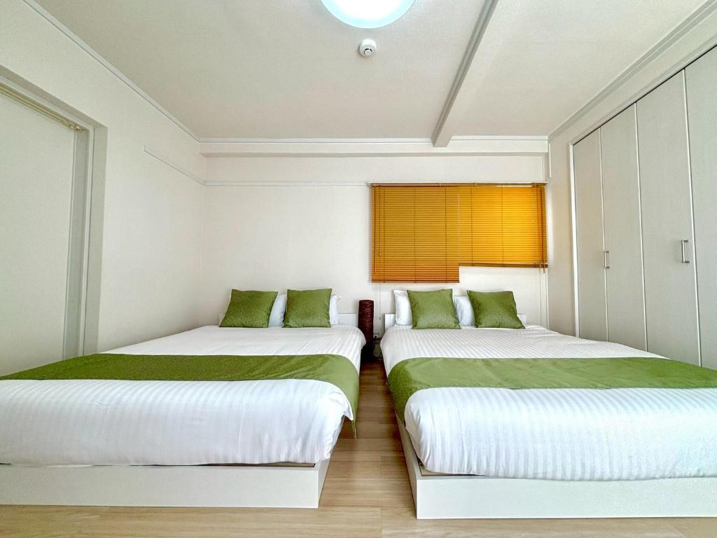 Postel nebo postele na pokoji v ubytování Neighbor's Hotel 十日市