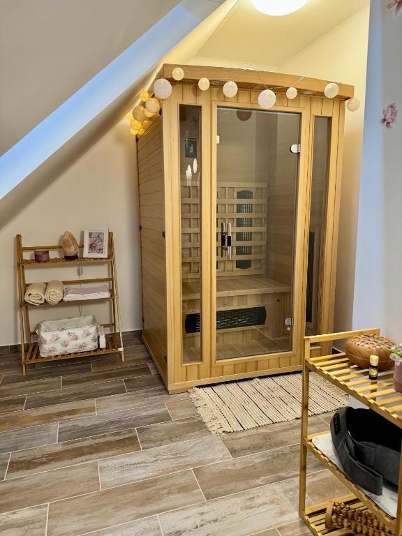 a room with a wooden shower in the attic at Marót Apartman in Keszthely