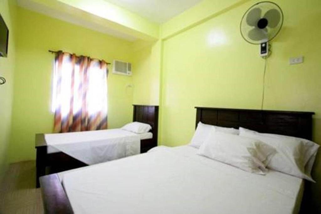 Postel nebo postele na pokoji v ubytování Luis Bay Travellers Lodge Coron