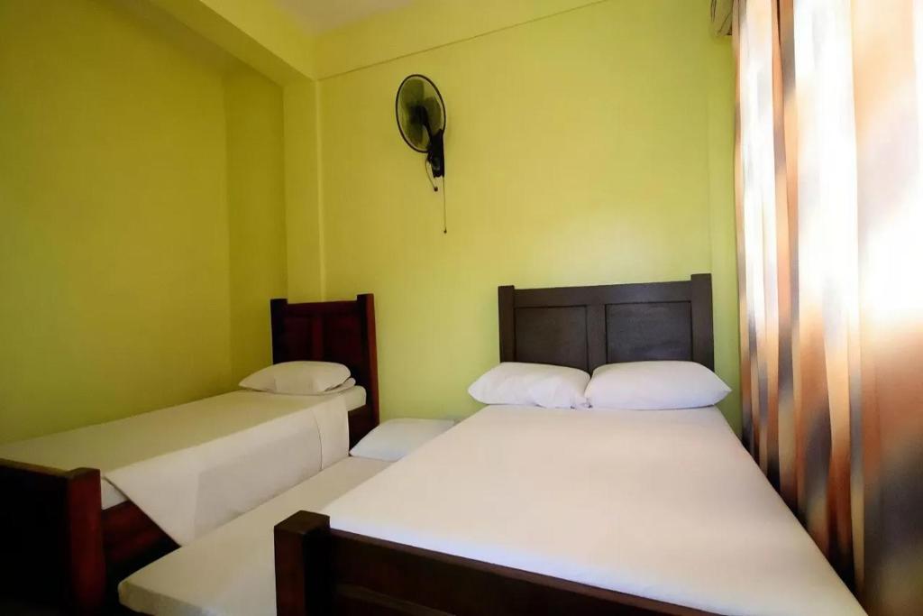 Postel nebo postele na pokoji v ubytování Luis Bay Travellers Lodge Coron