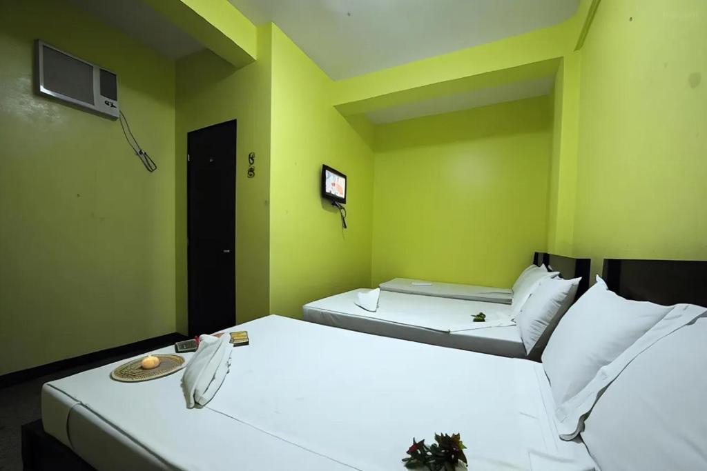 Postel nebo postele na pokoji v ubytování Luis Bay Travellers Lodge Coron