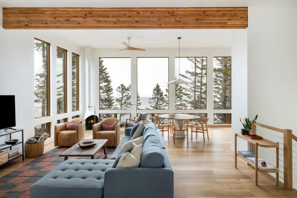 a living room with a blue couch and a table at Tallens Stuga Luxury Cabin of the Pines in Lutsen
