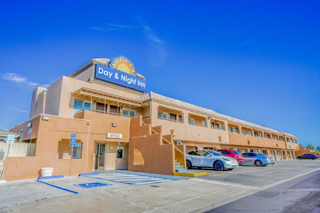 a building with a sign that reads dog and north inn at Day & Night Inn in Hesperia