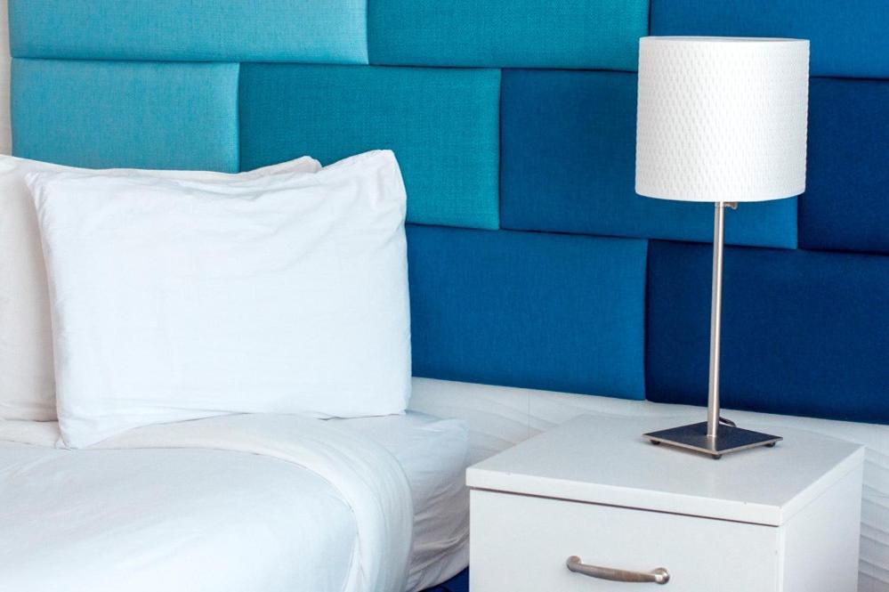 Postel nebo postele na pokoji v ubytování The Wave Hotel Condado
