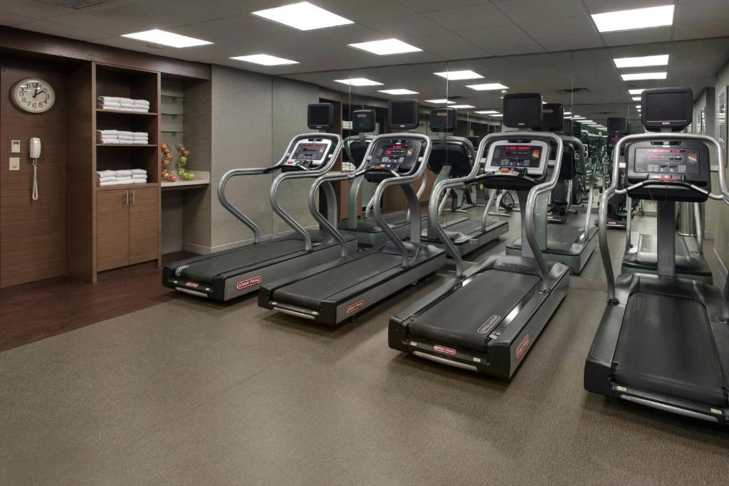 Fitness centrum a/nebo fitness zařízení v ubytování Marriott Park Ridge