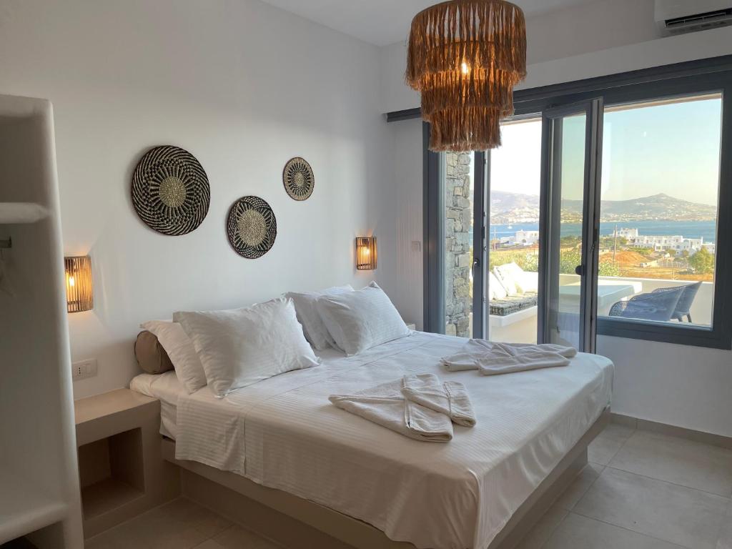Postel nebo postele na pokoji v ubytování 3Waves Sea View Paros