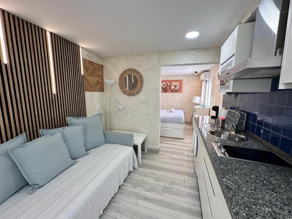 Kuchnia lub aneks kuchenny w obiekcie PLAYA CARIHUELA Apartamentos El CARMEN