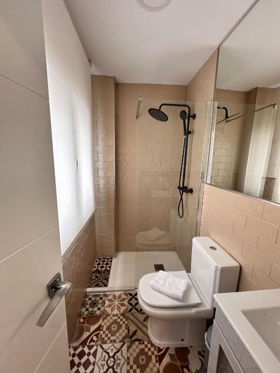 Łazienka w obiekcie PLAYA CARIHUELA Apartamentos El CARMEN