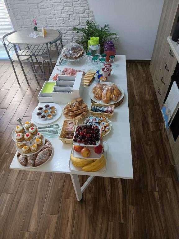 Jedlo v ubytovaní bed & breakfast alebo blízkom okolí