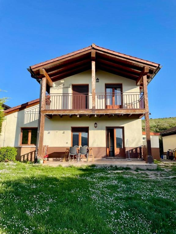 an image of a house with a balcony at Entire house in a rural setting in San Martín de Unx