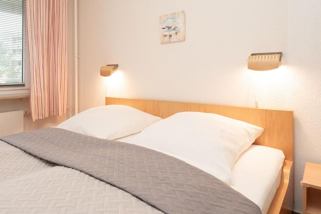 Postel nebo postele na pokoji v ubytování Hanseat Rotkehlchen