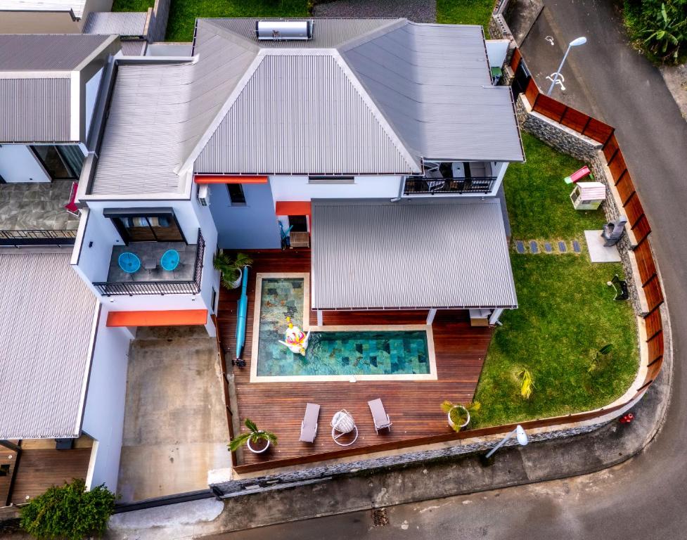 Bazén v ubytování Villa Petit Paradis nebo v jeho okolí