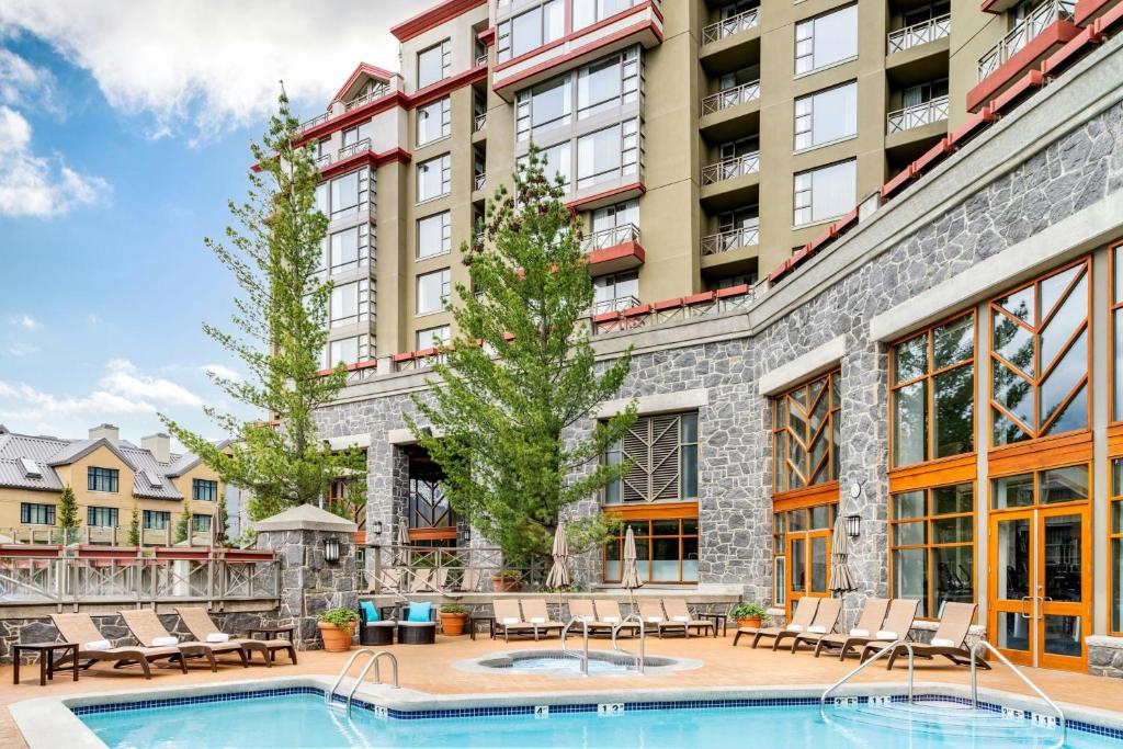 Bazén v ubytování The Westin Resort & Spa, Whistler nebo v jeho okolí