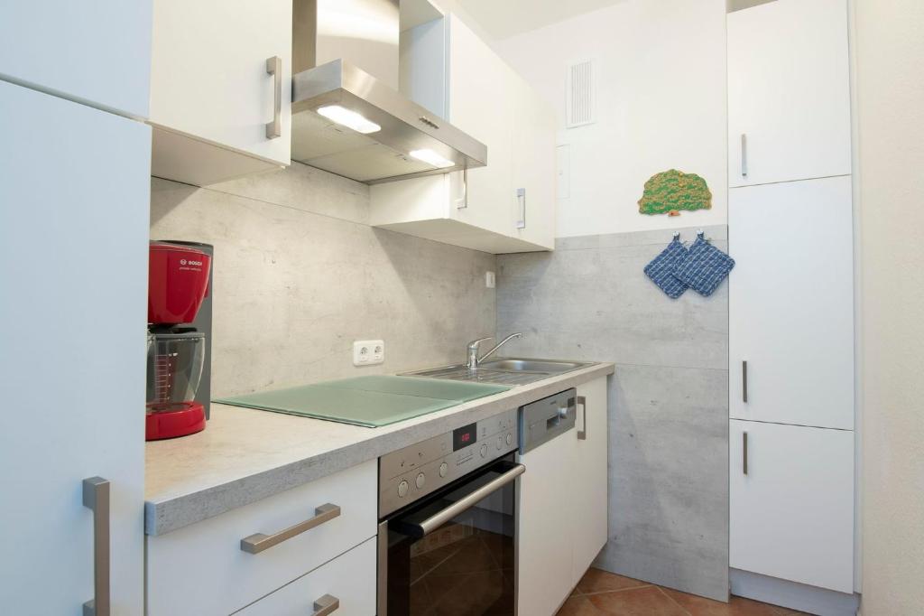 Kuchyň nebo kuchyňský kout v ubytování Strandhotel Kellenhusen Wohnung 3