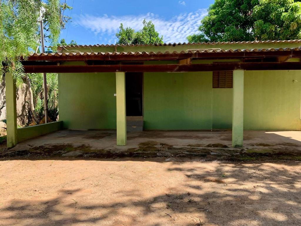 a small green building with a roof on top at Casa Jatobá in Abadiânia