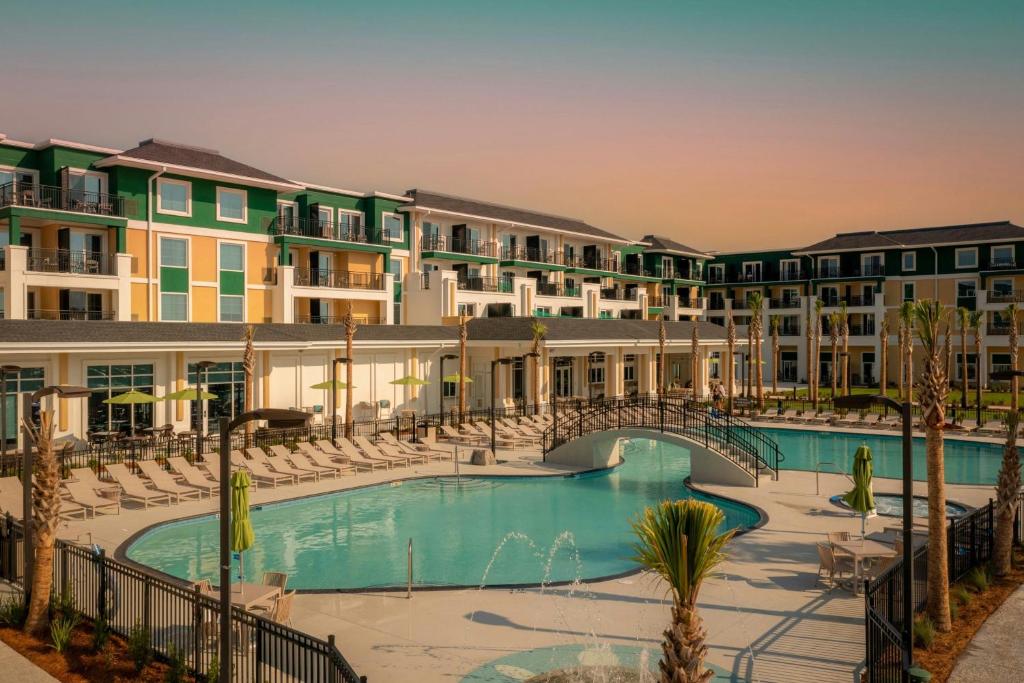 Bazén v ubytování Courtyard by Marriott Jekyll Island nebo v jeho okolí