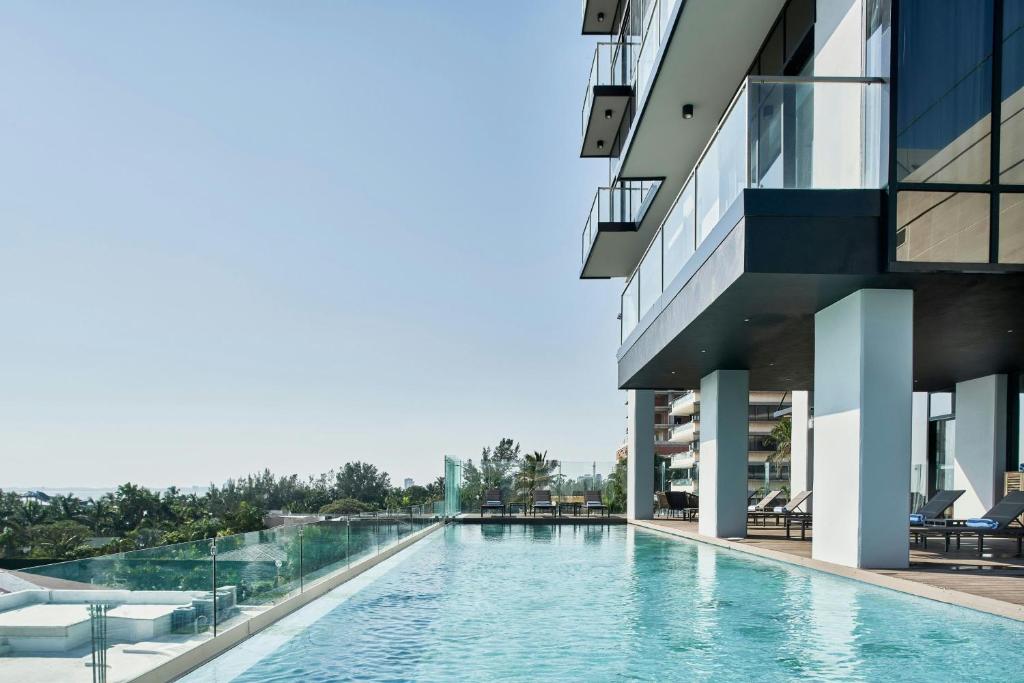 Bazén v ubytování AC Hotel by Marriott Veracruz nebo v jeho okolí