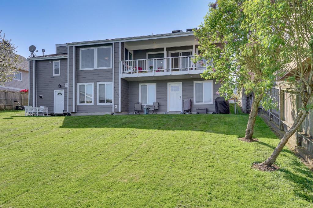 Zahrada ubytování Anacortes Home with Views of Puget Sound